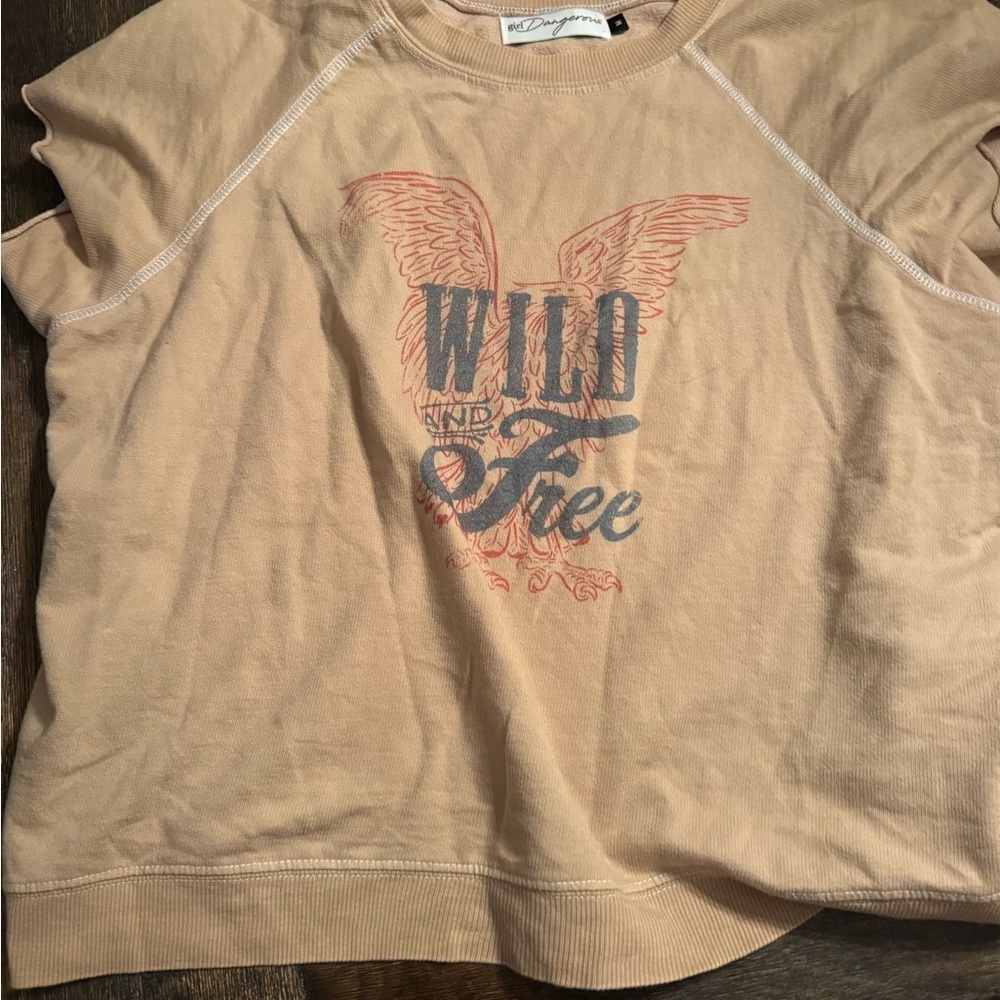 Girl Dangerous wild and free shirt size medium excellent condition - Picture 2 of 3